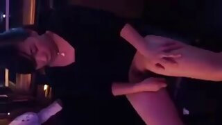 نوجوان سنہرے بالوں والی fucks brunette milf کی طرف سے سکس ایرانی داخل ماشین پول کی طرف